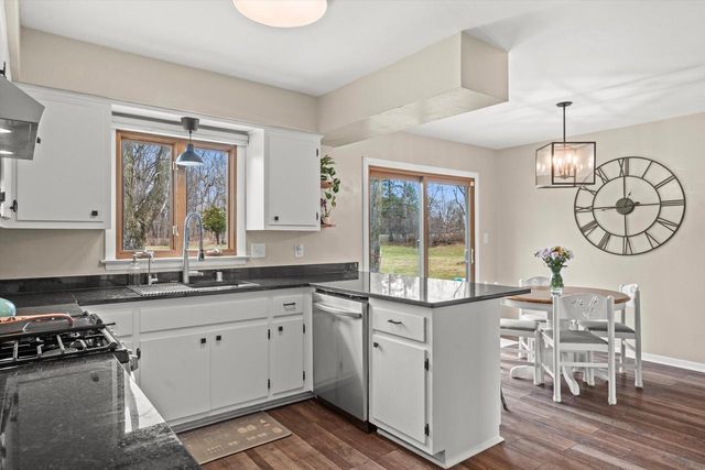 8710 W Hawthorne LANE, Franklin, WI 53132