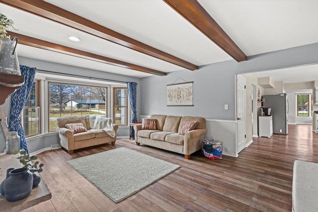 8710 W Hawthorne LANE, Franklin, WI 53132