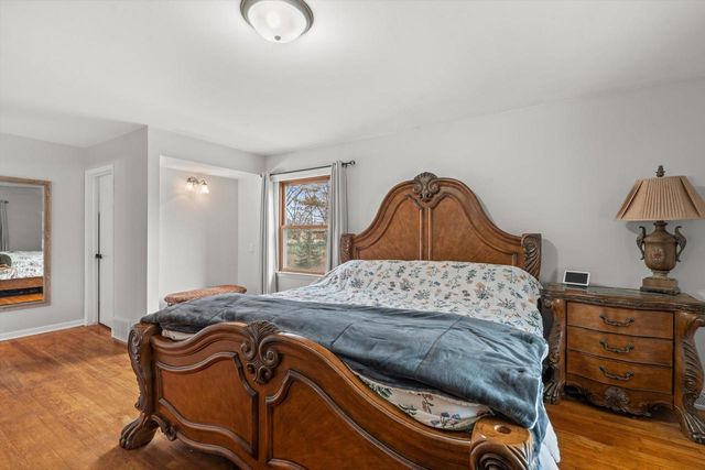 8710 W Hawthorne LANE, Franklin, WI 53132