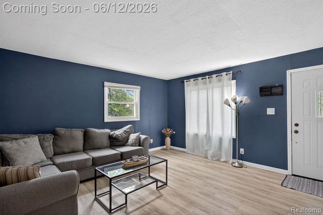 30541 Utica Road, Roseville, MI 48066
