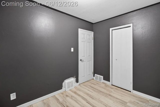 30541 Utica Road, Roseville, MI 48066