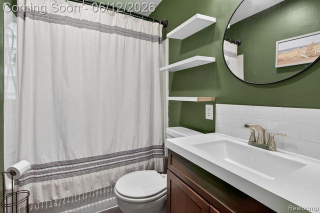 30541 Utica Road, Roseville, MI 48066