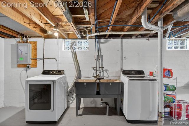 30541 Utica Road, Roseville, MI 48066