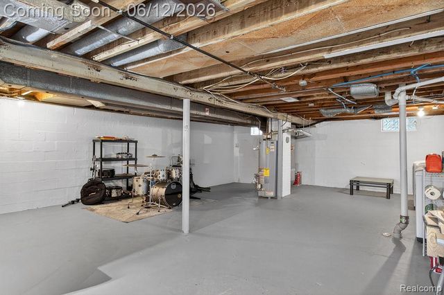 30541 Utica Road, Roseville, MI 48066