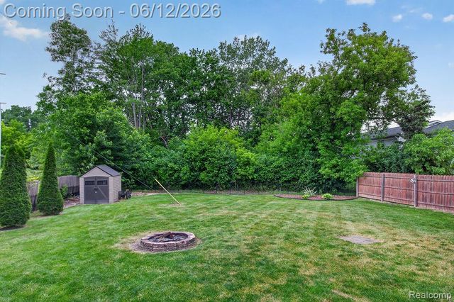 30541 Utica Road, Roseville, MI 48066