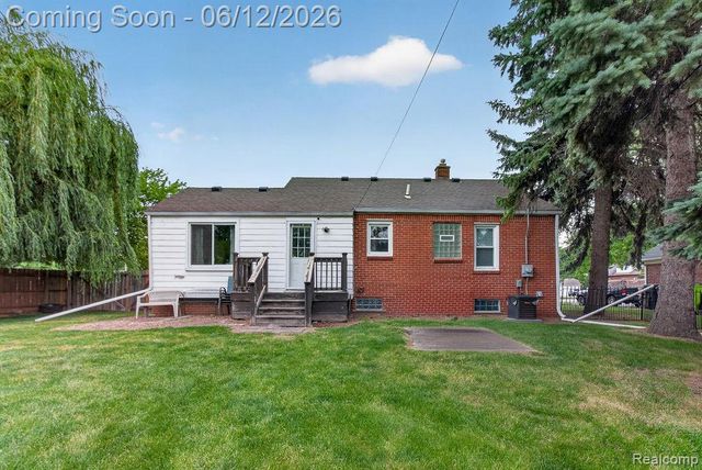 30541 Utica Road, Roseville, MI 48066