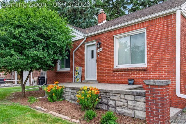 30541 Utica Road, Roseville, MI 48066