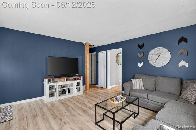 30541 Utica Road, Roseville, MI 48066