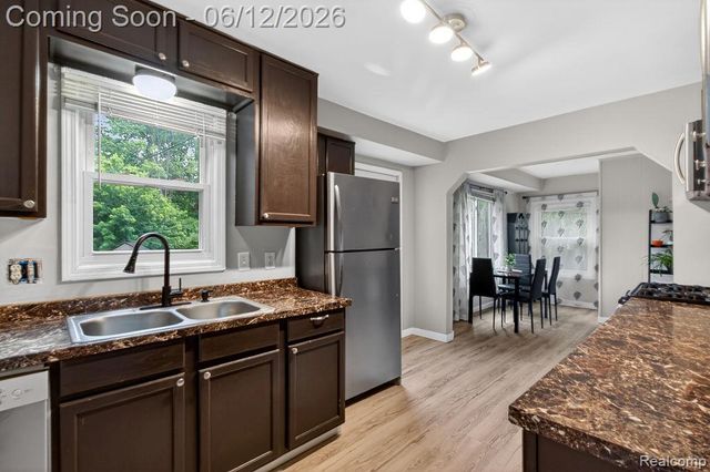 30541 Utica Road, Roseville, MI 48066