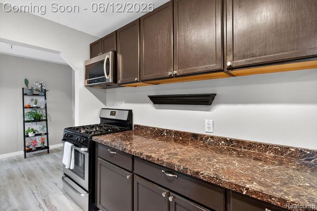 30541 Utica Road, Roseville, MI 48066