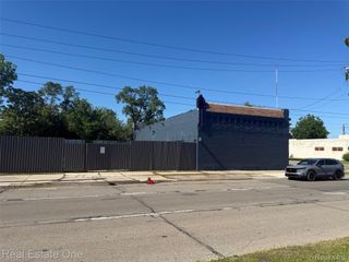 8304 W Davison, Detroit, MI 48238