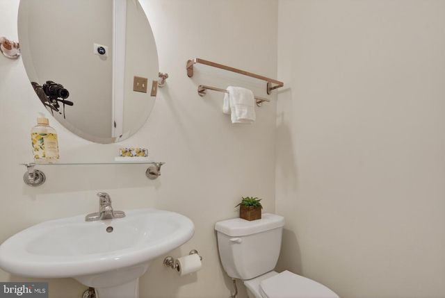 6805 MARKET SQUARE DR, Mclean, VA 22101