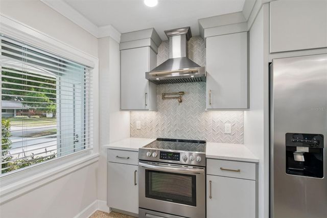 10916 CARROLLWOOD DRIVE, Tampa, FL 33618