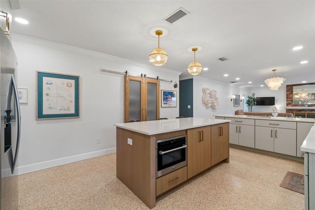 10916 CARROLLWOOD DRIVE, Tampa, FL 33618