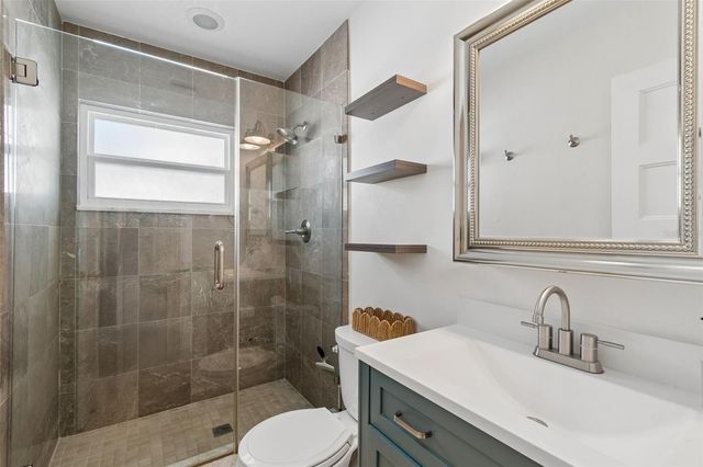 10916 CARROLLWOOD DRIVE, Tampa, FL 33618