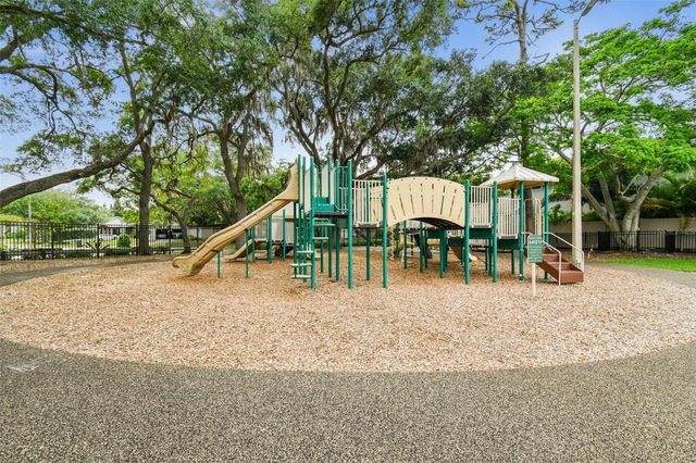 10916 CARROLLWOOD DRIVE, Tampa, FL 33618