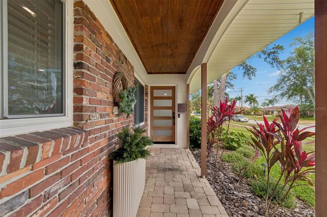 10916 CARROLLWOOD DRIVE, Tampa, FL 33618