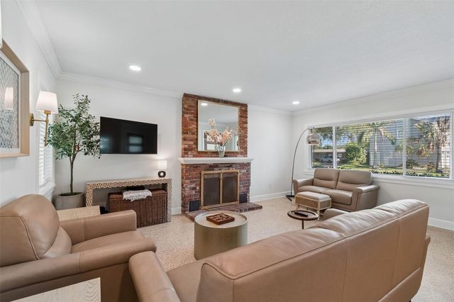 10916 CARROLLWOOD DRIVE, Tampa, FL 33618