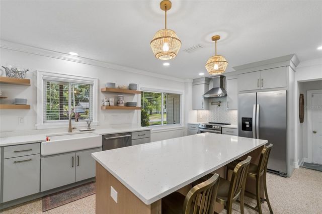 10916 CARROLLWOOD DRIVE, Tampa, FL 33618