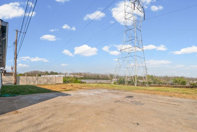 829 Glendale Dr, Clarksville, TN 37043