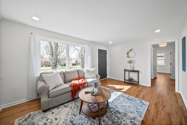 829 Glendale Dr, Clarksville, TN 37043