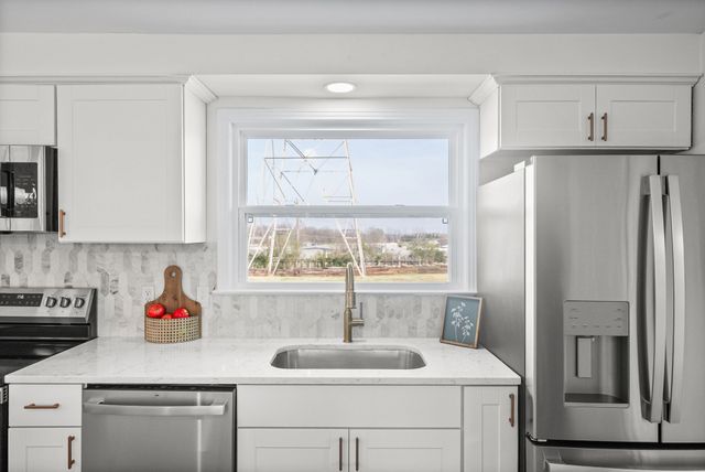 829 Glendale Dr, Clarksville, TN 37043