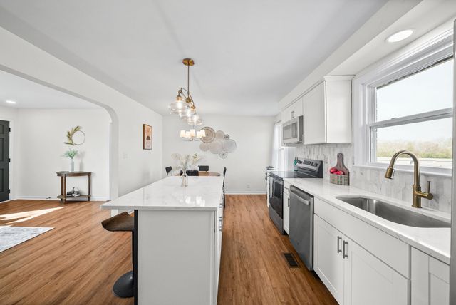 829 Glendale Dr, Clarksville, TN 37043