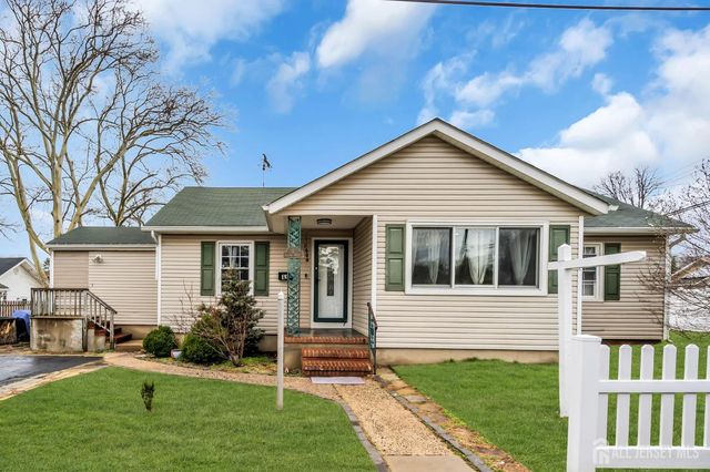 11 Pershing Avenue, Sayreville, NJ 08872