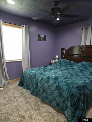 8616 B Street, Omaha, NE 68124