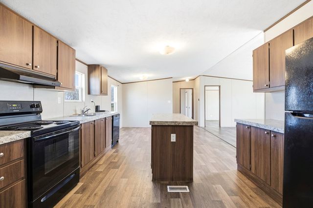 393 W CR 5719, Devine, TX 78016