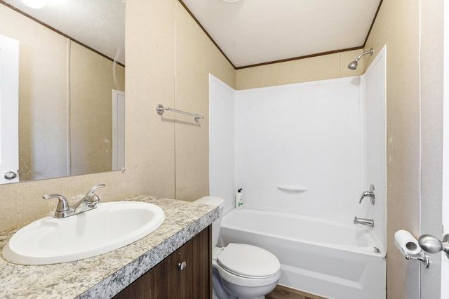 393 W CR 5719, Devine, TX 78016