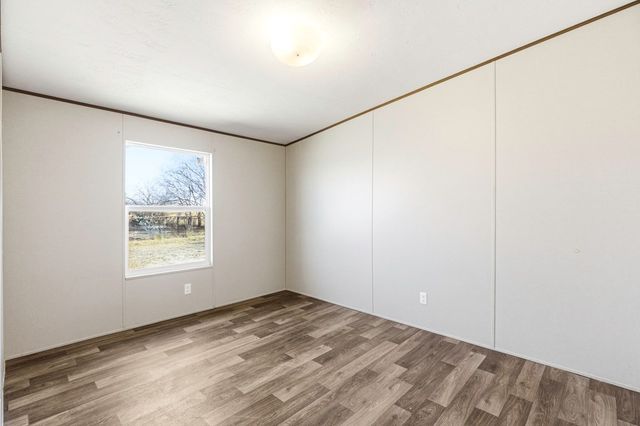 393 W CR 5719, Devine, TX 78016