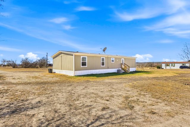 393 W CR 5719, Devine, TX 78016