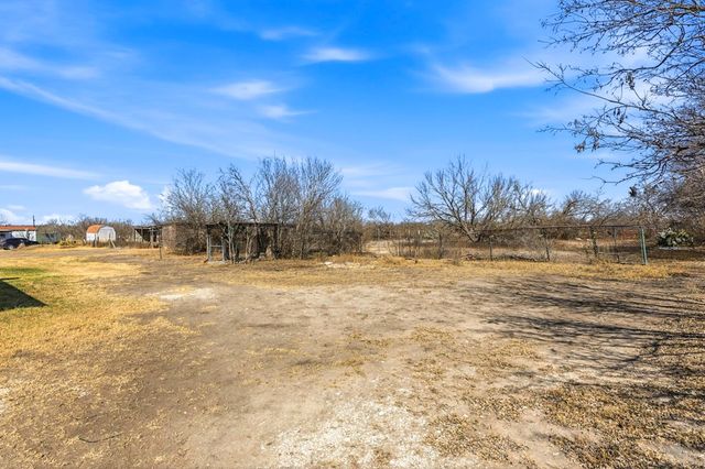 393 W CR 5719, Devine, TX 78016