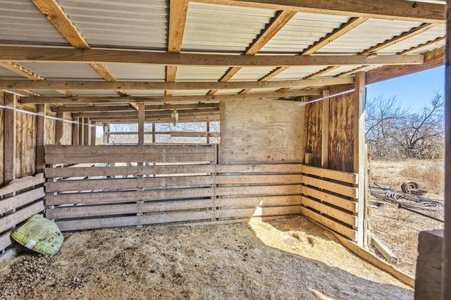 393 W CR 5719, Devine, TX 78016