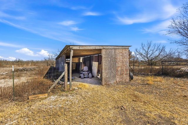 393 W CR 5719, Devine, TX 78016