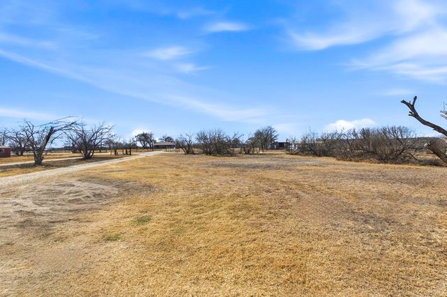393 W CR 5719, Devine, TX 78016