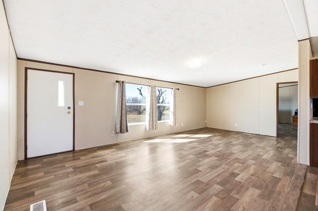 393 W CR 5719, Devine, TX 78016