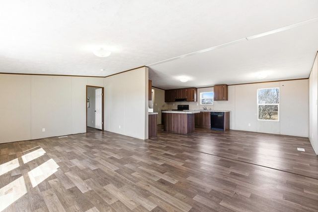 393 W CR 5719, Devine, TX 78016