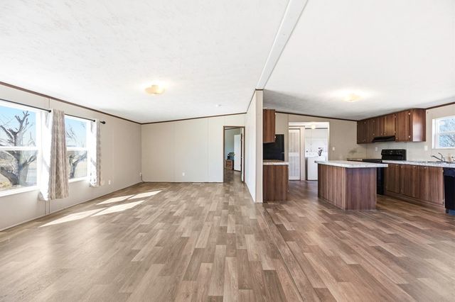 393 W CR 5719, Devine, TX 78016