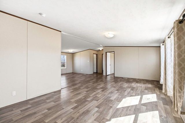 393 W CR 5719, Devine, TX 78016