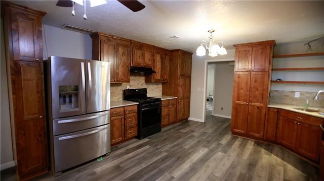 14298 Leavenworth Road, Basehor, KS 66007