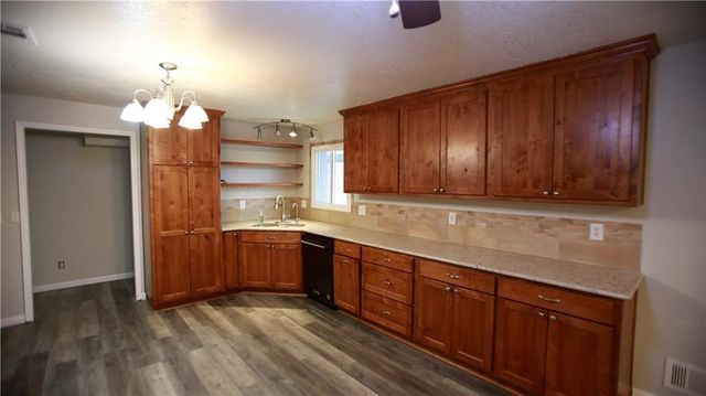 14298 Leavenworth Road, Basehor, KS 66007