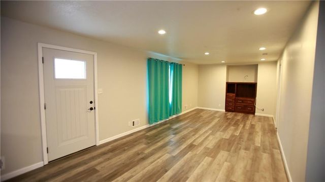 14298 Leavenworth Road, Basehor, KS 66007