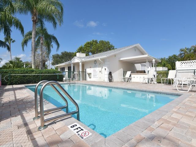 500 Grove Isle Circle 206, Vero Beach, FL 32962