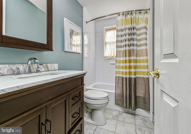 831 RICHMOND DR, Sicklerville, NJ 08081