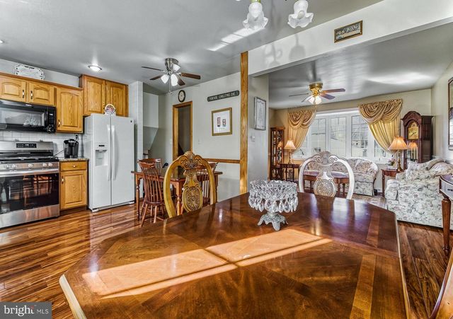 831 RICHMOND DR, Sicklerville, NJ 08081