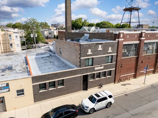 4122 W Grand Avenue, Chicago, IL 60651