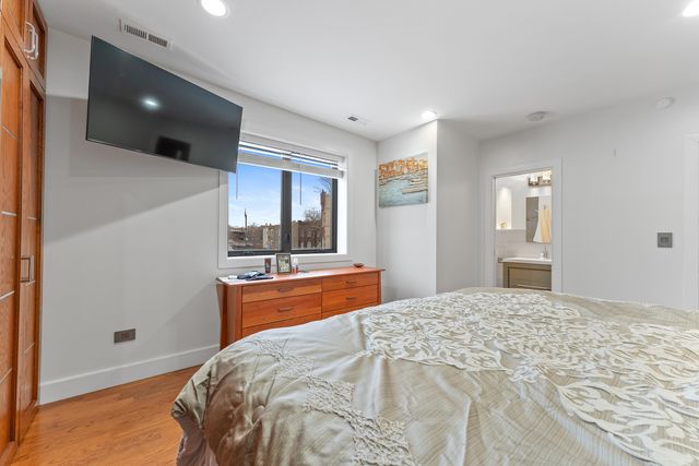 4122 W Grand Avenue, Chicago, IL 60651