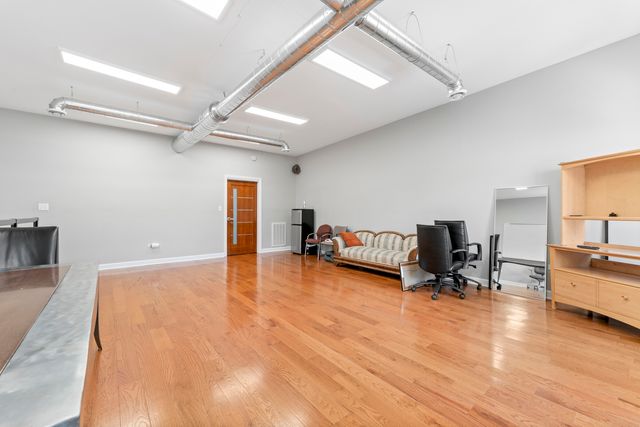 4122 W Grand Avenue, Chicago, IL 60651